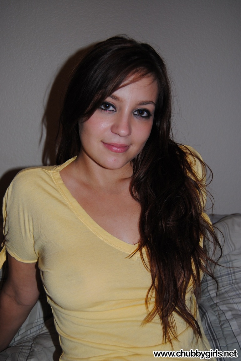 Dirty brunette teen in a yellow T-shirt showing off her - Picture 5
