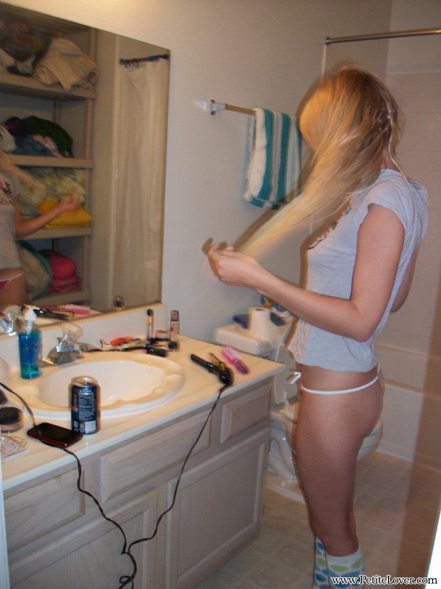 Nasty blonde teen girl in glasses posing in - XXX Dessert - Picture 11