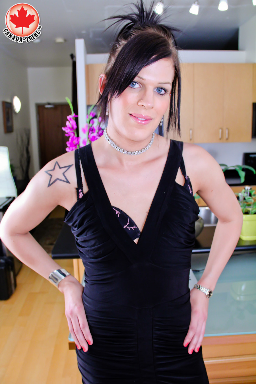 Hot ponytailed brunette tranny in a black d - XXX Dessert - Picture 2