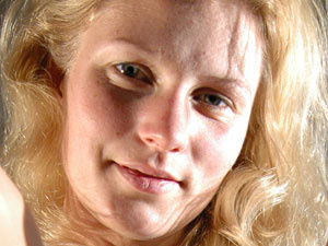 Teen blonde with a pierced eyebrow trying to shoot herself topless - Picture 5