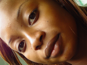 Hot ebony chick with big lips taking her own picture on her mobile - XXXonXXX - Pic 4