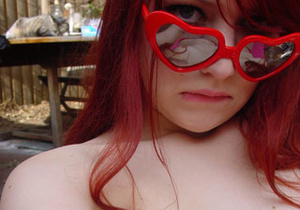Red teen in funny heart-glasses shooting herself nude - Picture 2