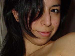 Swarthy latina teen girl loves taking her pictures on her mobile nude - XXXonXXX - Pic 2
