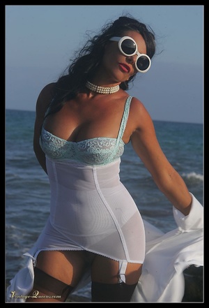 Bodacious milf in sunglasses and white c - Picture 6