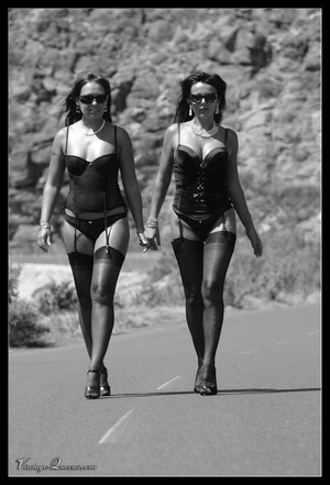 Awesome vintage styled black and white p - Picture 10
