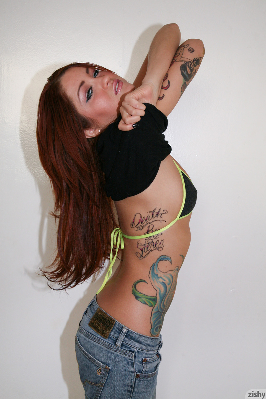 Ginger tattooed teen girl posing in her bik - XXX Dessert - Picture 1