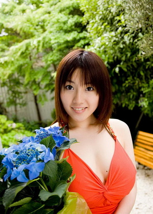 Breathtaking Japanese beauty posing on camera absolutely naked - Picture 1