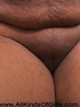 Chubby ebony slut gets naked preparing - Picture 4