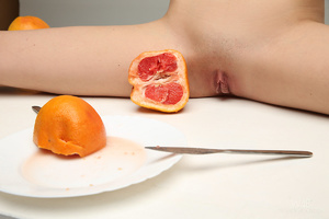 Teen brunette posing naked with grapefru - XXX Dessert - Picture 14