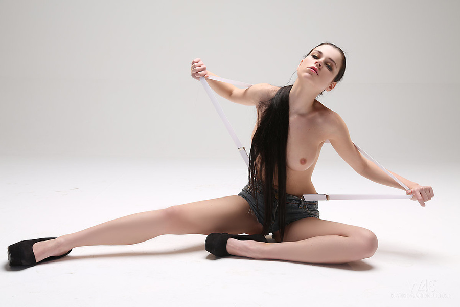 Ponytailed brunette posing in a fur-coat na - XXX Dessert - Picture 10