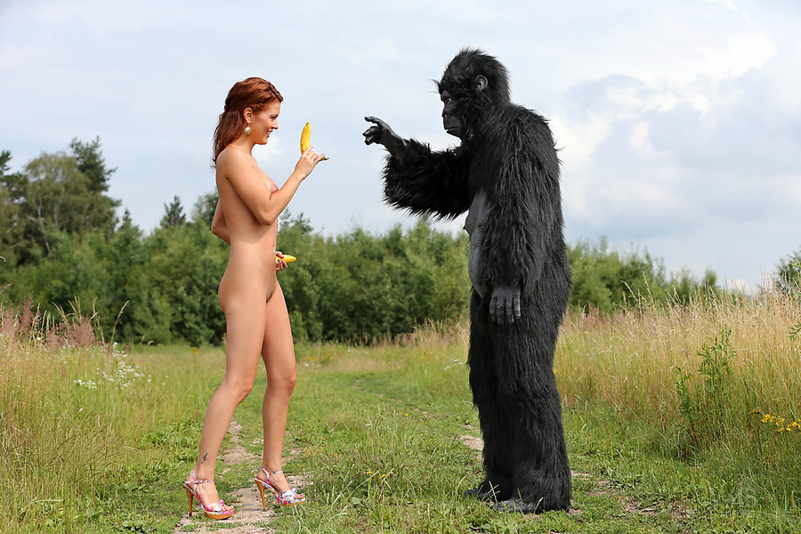 Red naked teen in shoes meets a wild beast  - XXX Dessert - Picture 4