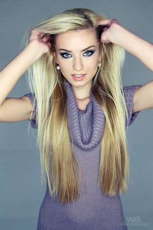 Blonde teen in purple dress - Picture 1