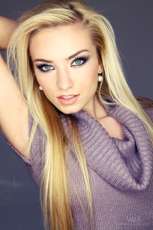 Blonde teen in purple dress - Picture 7