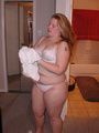 Plump blonde stripping - Picture 3