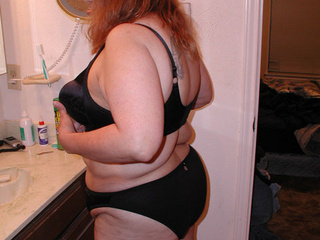 Fat granny in black lingerie gets assfucked - Picture 3