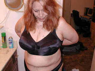 Fat granny in black lingerie gets assfucked - Picture 4