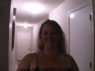Fat blonde mom in black dress and golden high heels - Picture 2