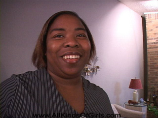 Ebony mom in golden shoes ready or anal sex - Picture 3