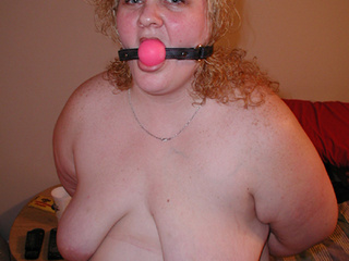 Big curly blonde mama with a gag-ball - Picture 3