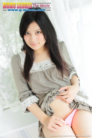 Japanese girl with beautiful eyes takes off her panties - Picture 4