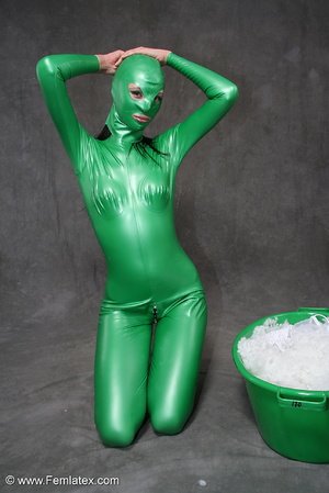 Busty babe in green latex jumpsuit posin - XXX Dessert - Picture 6