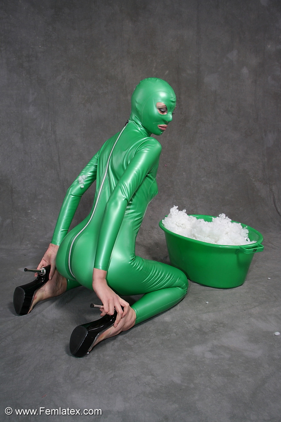 Busty babe in green latex jumpsuit posing w - XXX Dessert - Picture 7