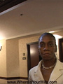Ebony mature woman sucks cock in hotel - Picture 1