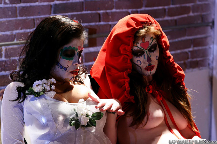 Hot sexy painted up sluts finger fucking - XXX Dessert - Picture 12