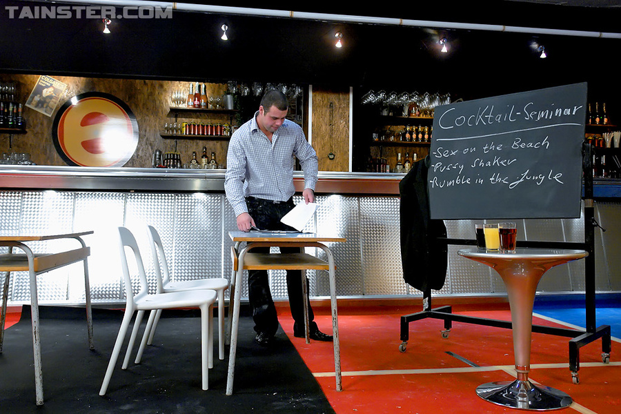 Cocktail seminar turns raunchy as two sexy  - XXX Dessert - Picture 1