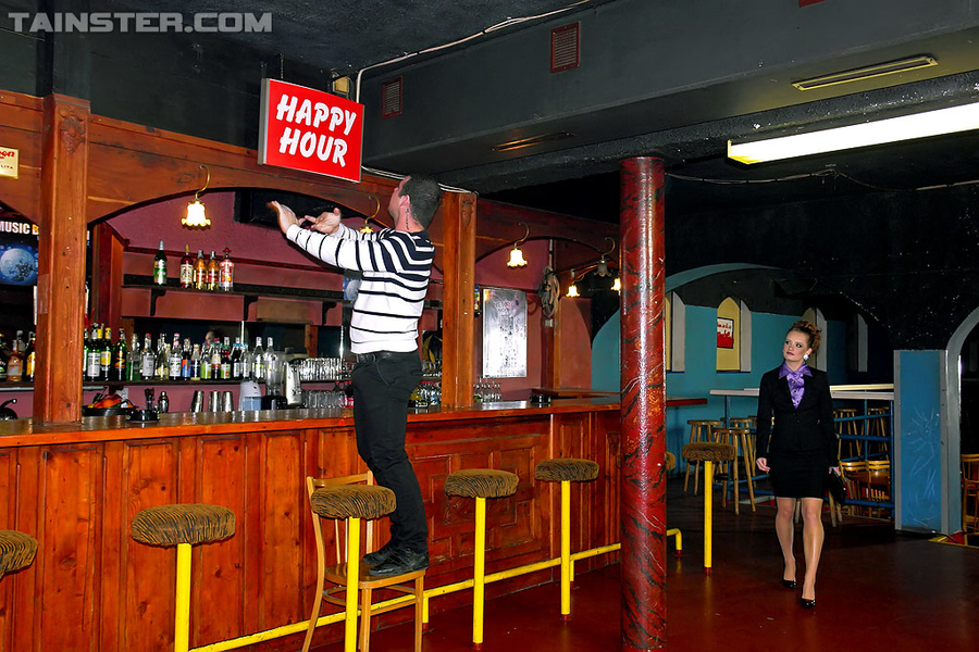 Barman gets freaky with sexy lady customer  - XXX Dessert - Picture 1