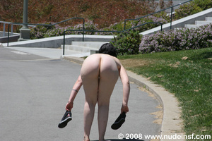 Sexy nudist strips off her clothes right on the public  city streets to show off her booty - Picture 4