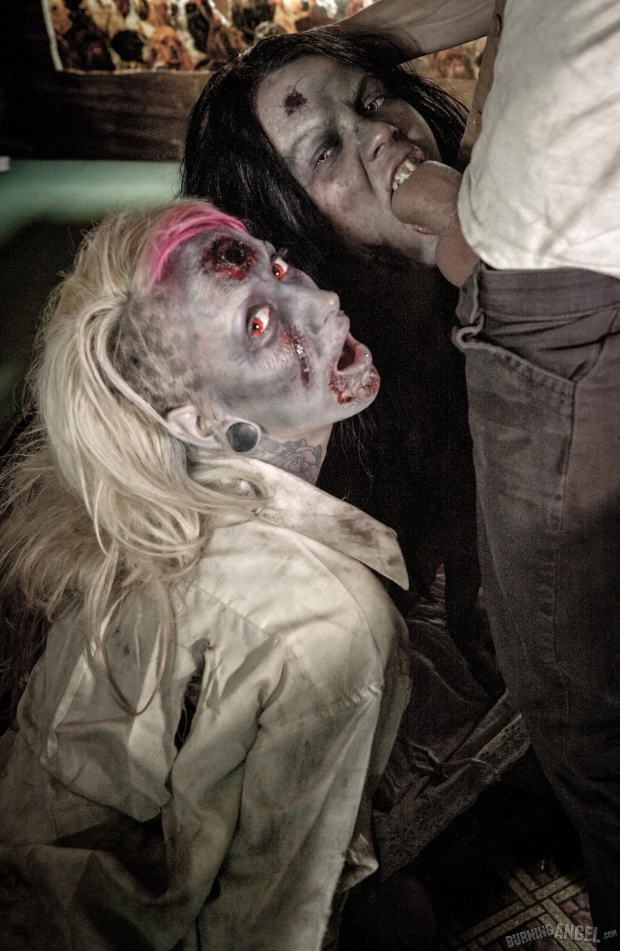 Lynn Xxx Zombie Porn - Even zombies need fun as costumed zombie gi - XXX Dessert - Picture 4