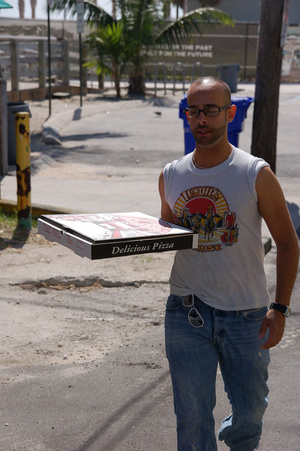 Horny pizza delivery guy accepts incredi - Picture 5