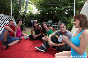 Randy babes eat dick in six way fucking  - Picture 1
