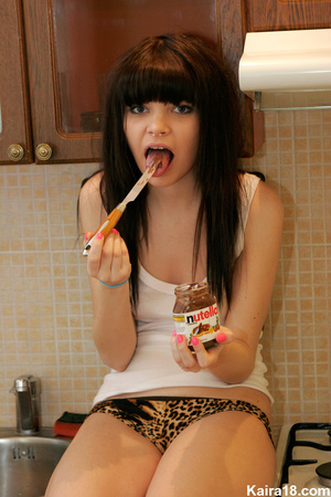Making erotic fun with Nutella when sizzling teen discovers it in kitchen - Picture 4