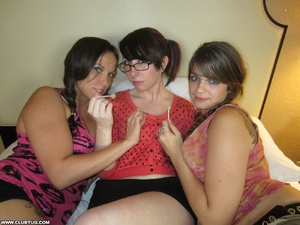 Three sweet babes play with each other a - Picture 2
