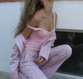 Wet and wild look for a luscious topless display from a kinky hot slut