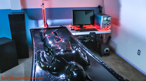 Sexy built female robot sexually examined for hardcore fuck play - Picture 1