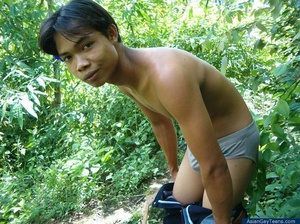 Horny young Asian gay wanks off by local river and spills jizz on himself - XXXonXXX - Pic 3