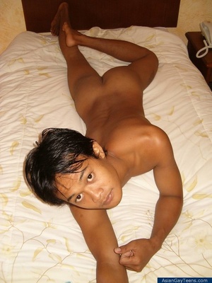 Asian having a bath gets horny and wanks off his cock to split on bed - XXXonXXX - Pic 7