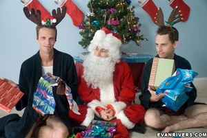Gay dressed as Santa brings a package of - Picture 1