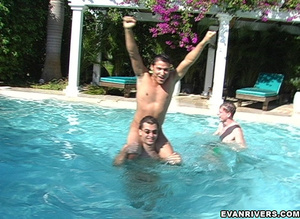 Water fun and games as cute gay friends  - XXX Dessert - Picture 5