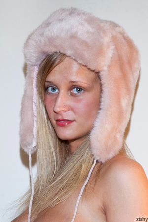 Busty blondie posing naked in a fur hat  - Picture 1