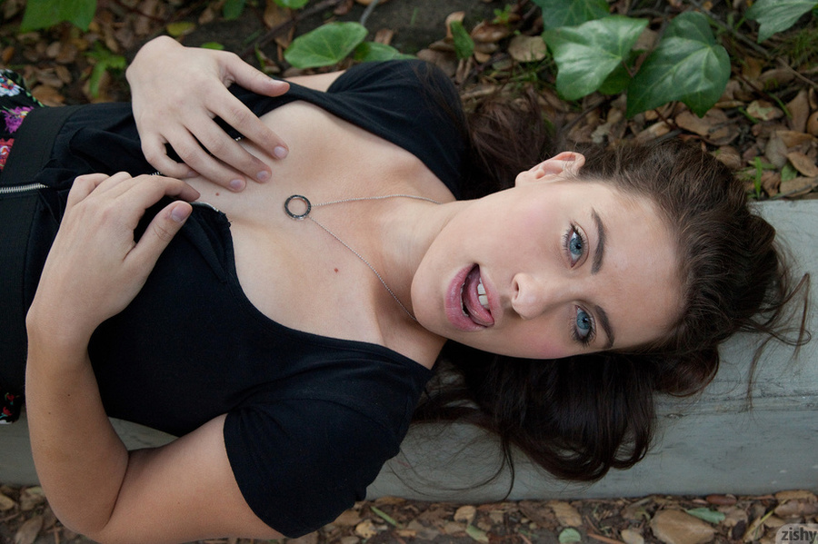 Bodacious blue-eyed brunette Kim in sexy la - XXX Dessert - Picture 5