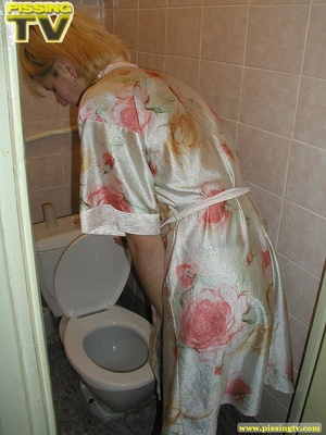 A slutty relaxed blonde bitch demonstrates how enjoyable  taking a piss in the toilet can be - Picture 4