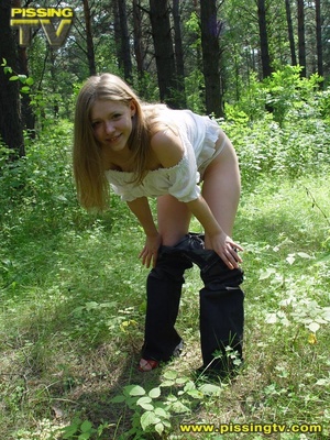 Horny blonde teen pulls down her pants in the forest then takes a glorious piss among the grasses with tips of weeds tickling her ass and pussy - Picture 5