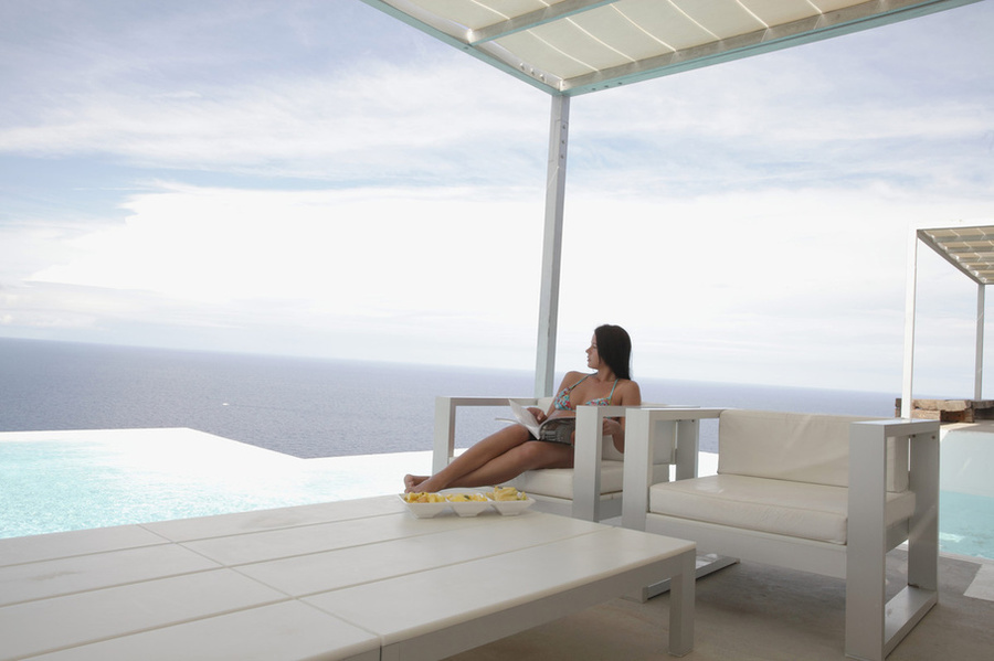 Bodacious brunette teen babe in blue bikini - XXX Dessert - Picture 1