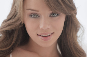 Naughty teen angel with big green eyes p - Picture 2