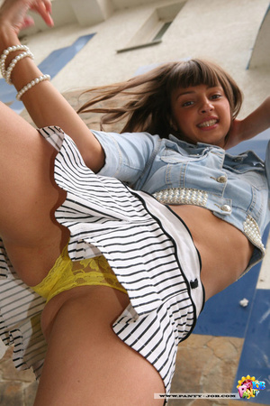 Cool upskirt pics of a nice teen in yell - XXX Dessert - Picture 3