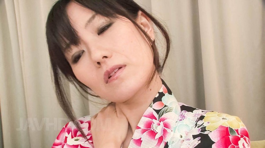 Beautiful model in japanese traditional clo - XXX Dessert - Picture 1